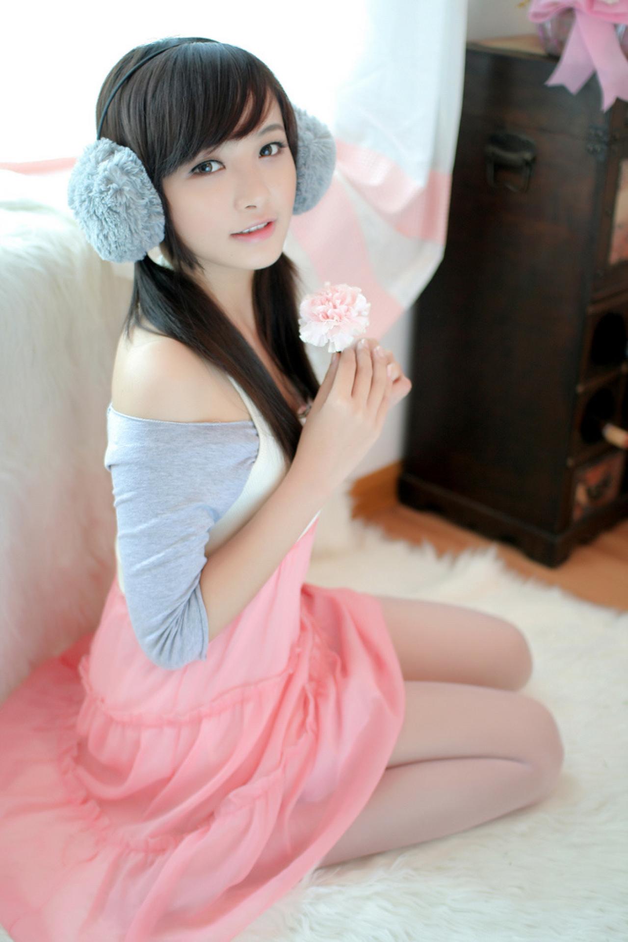 知知公主粉红裙拿花照