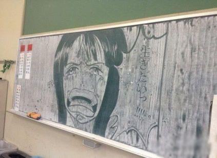 某神童用黑板擦画出了海贼王罗宾的照片