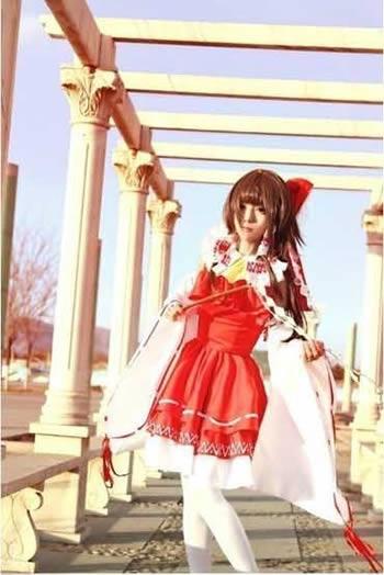 男孩CosPlay的博丽灵梦图1