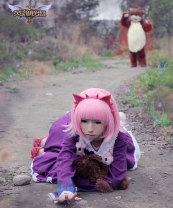 直到有一天...在树化石林摔了一跤...