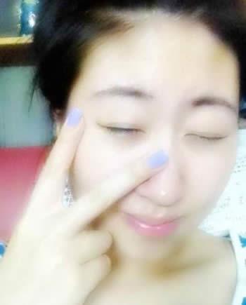 可爱的卖萌V字手势