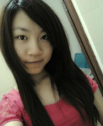 啊鱼儿小喵7月自拍照粉色衣服