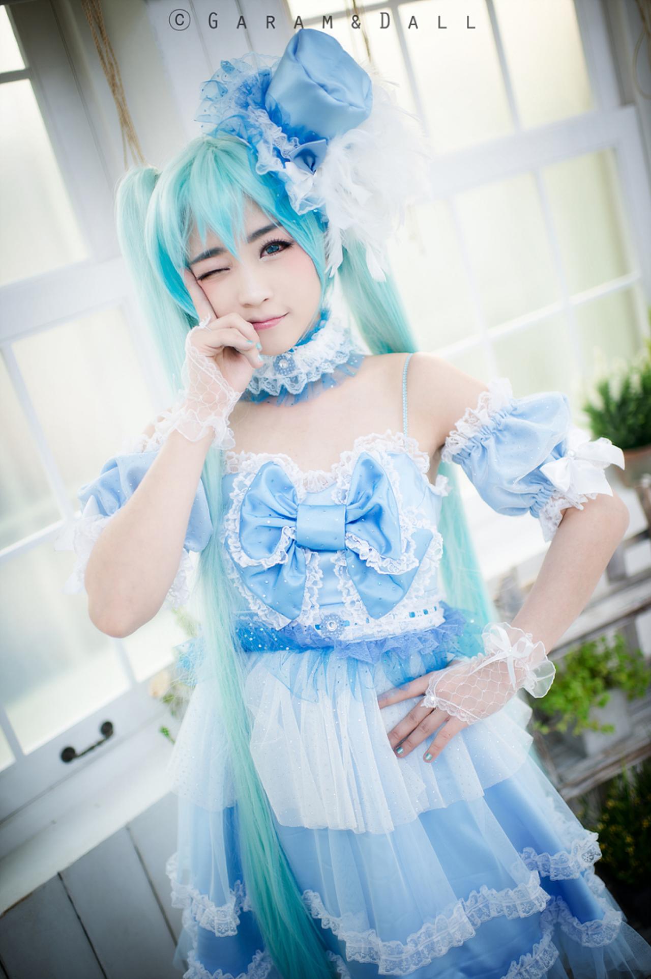 兔娘cosplay蓝衣初音卖萌图03