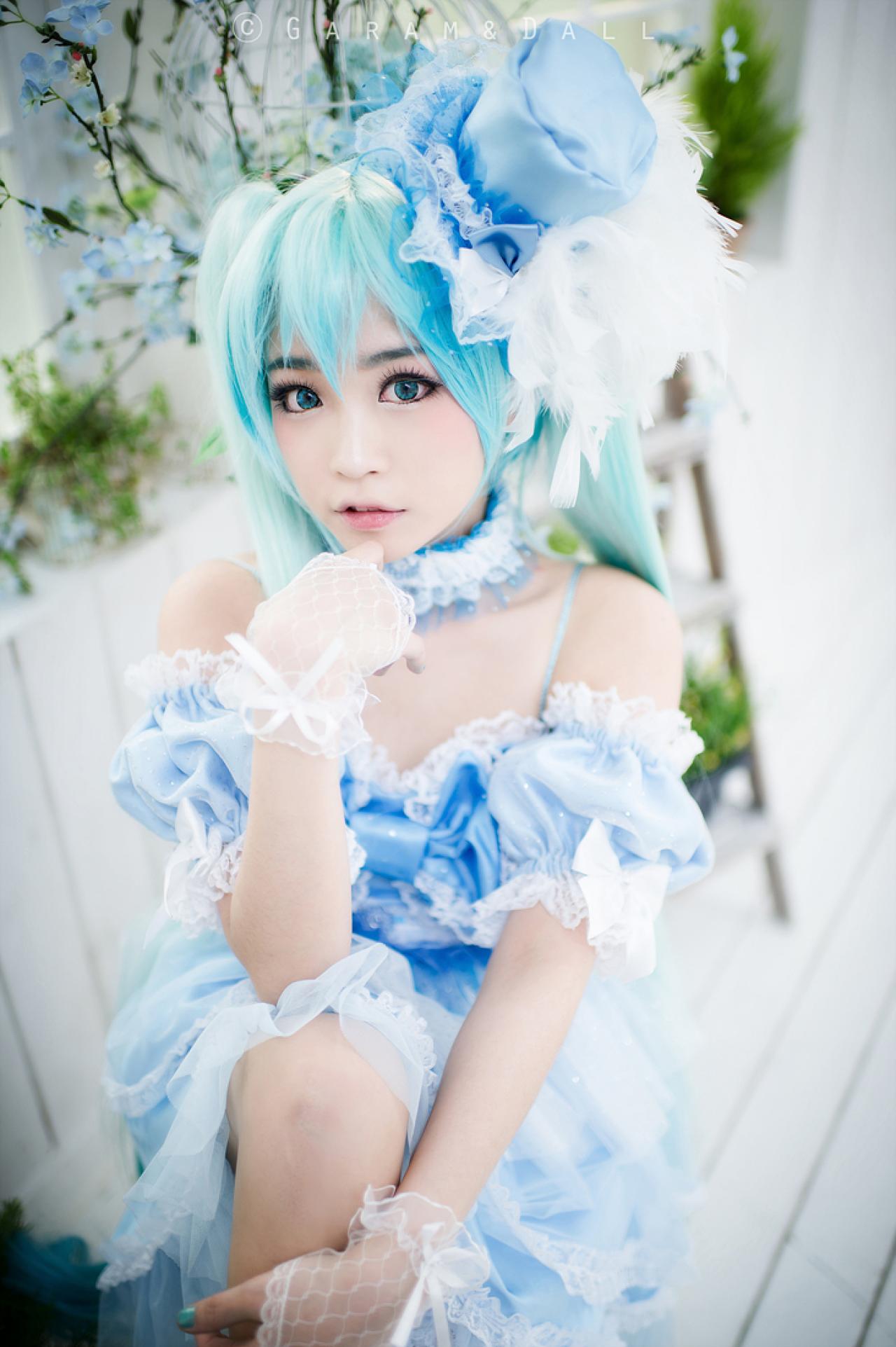 兔娘cosplay蓝衣初音卖萌图06