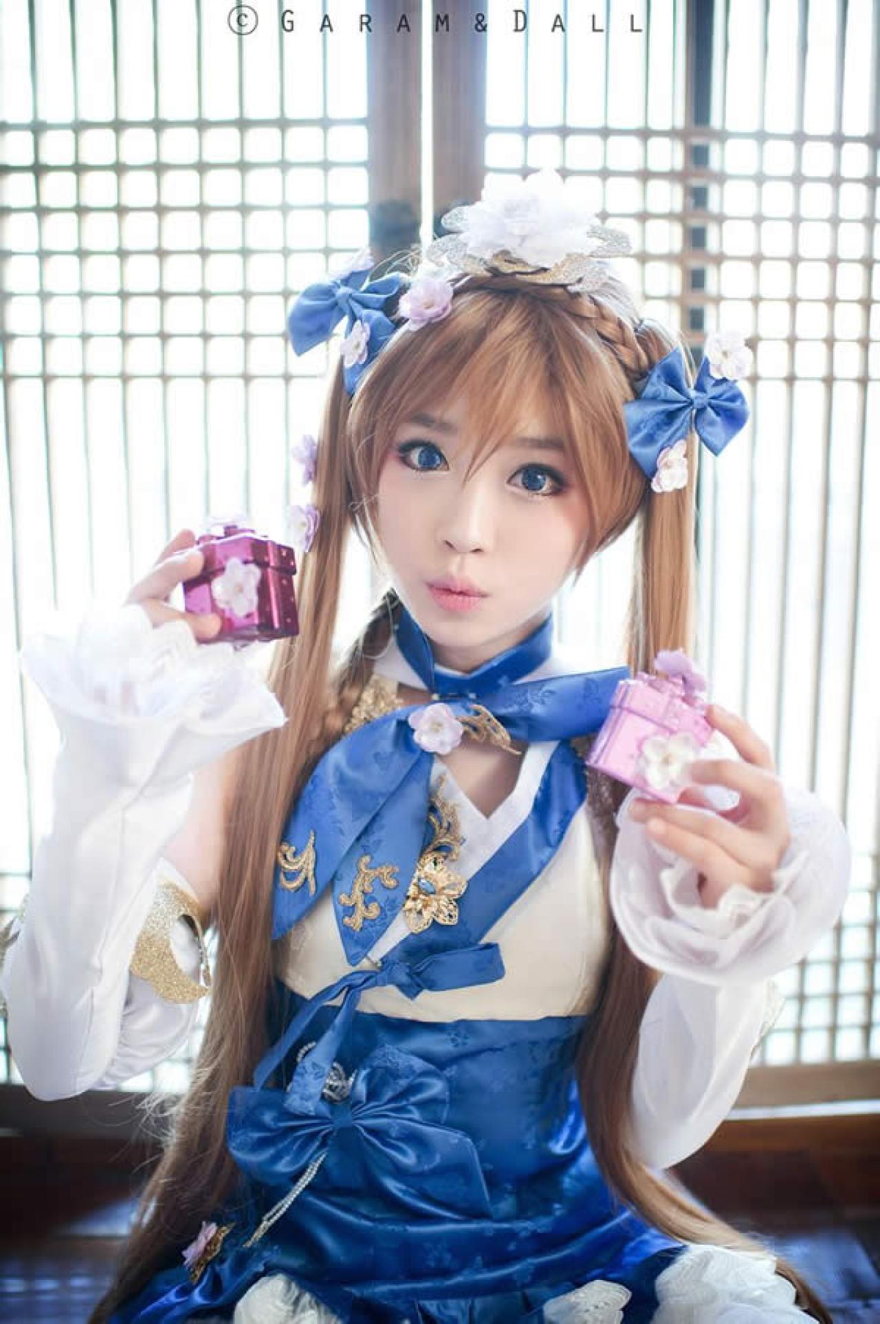 兔娘扩散性百万亚瑟王Cosplay蓝色套装嘟嘴卖萌照