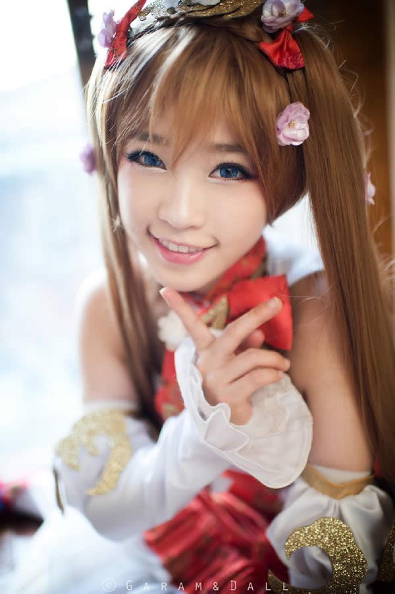 兔娘扩散性百万亚瑟王Cosplay粉色套装V手势照
