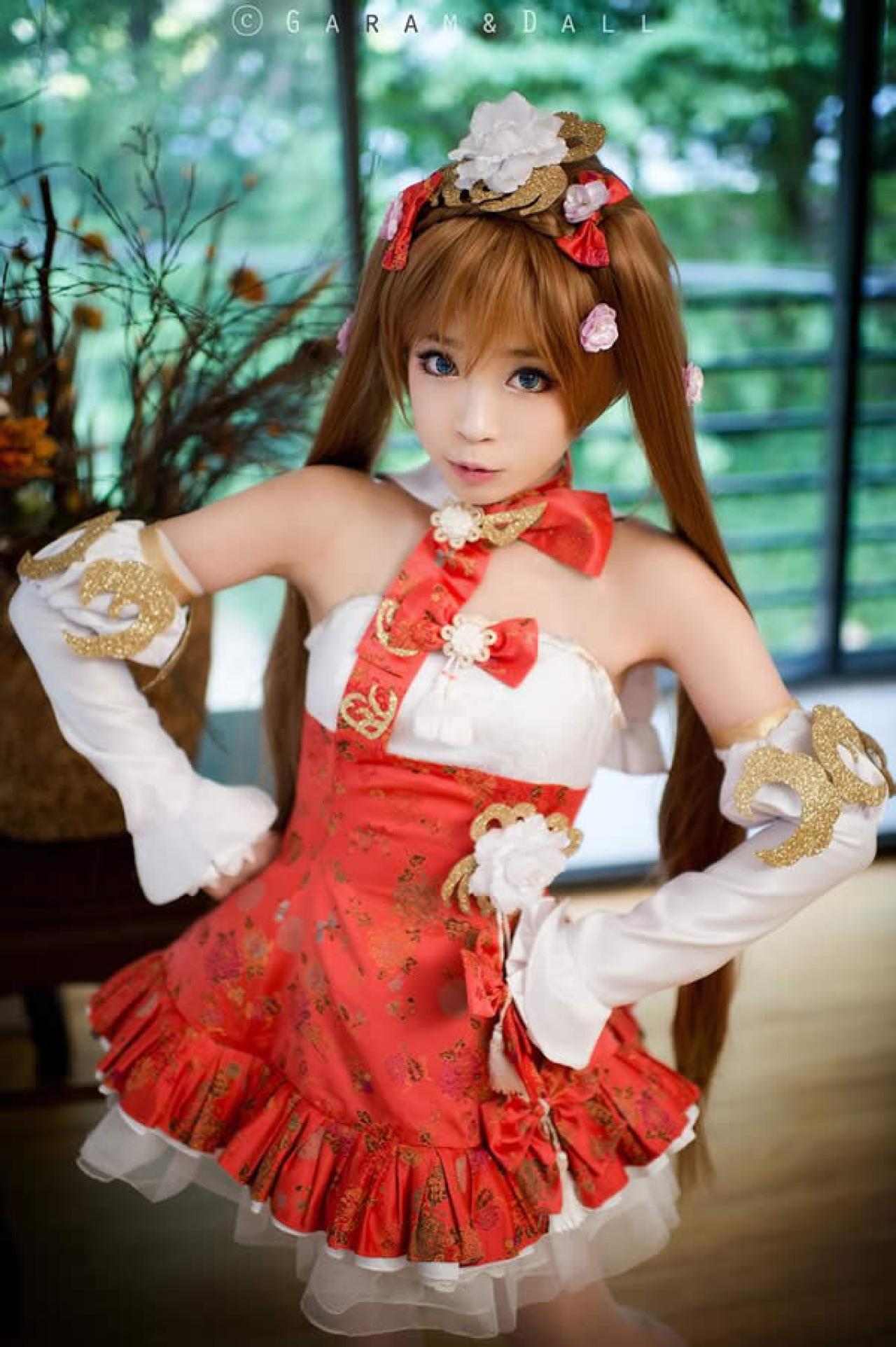 兔娘扩散性百万亚瑟王Cosplay粉色套装双手叉腰照