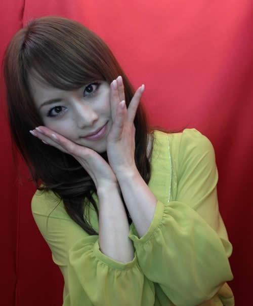 万万没想到番外篇第三话赞助商吉泽明步清纯双手捧脸可爱卖萌照一张