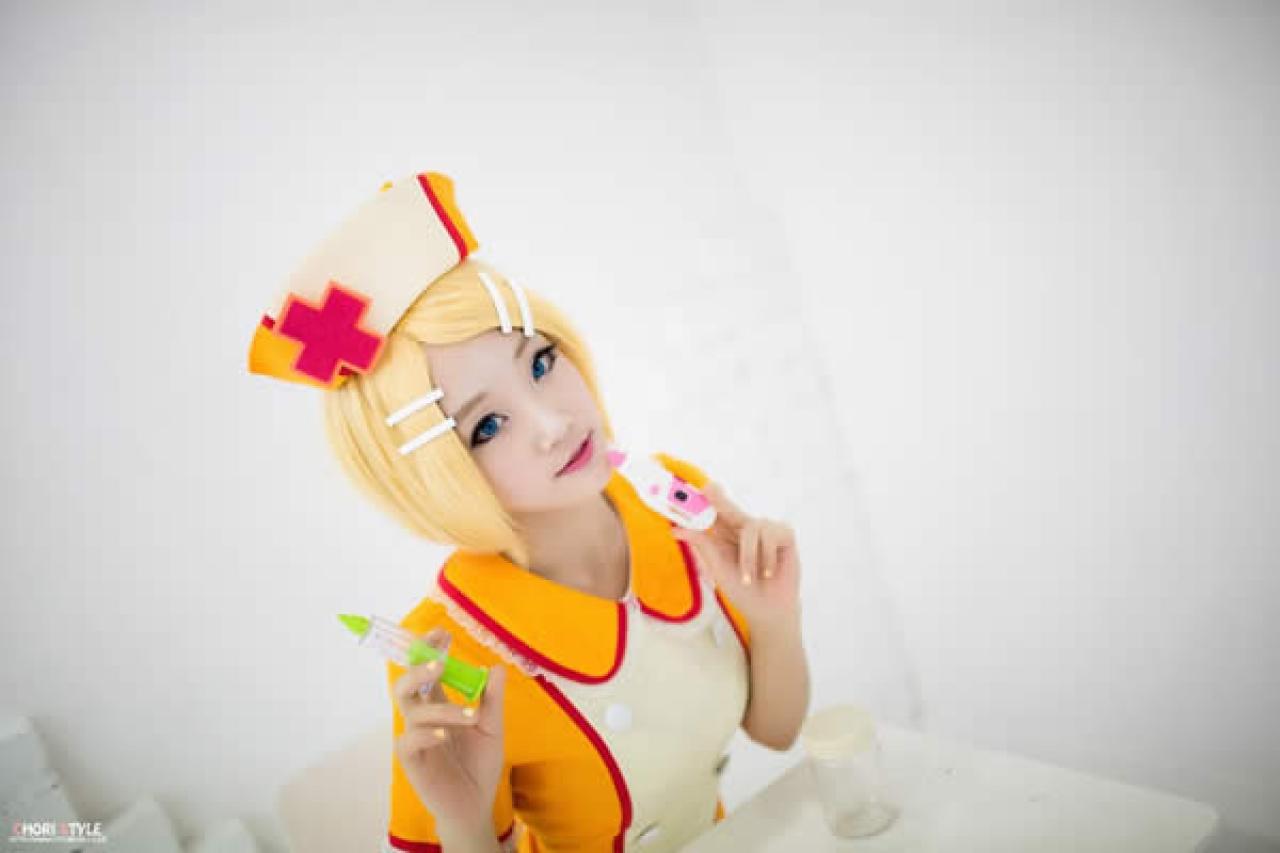 M酱左手针管，右手垫子温度计卖萌照