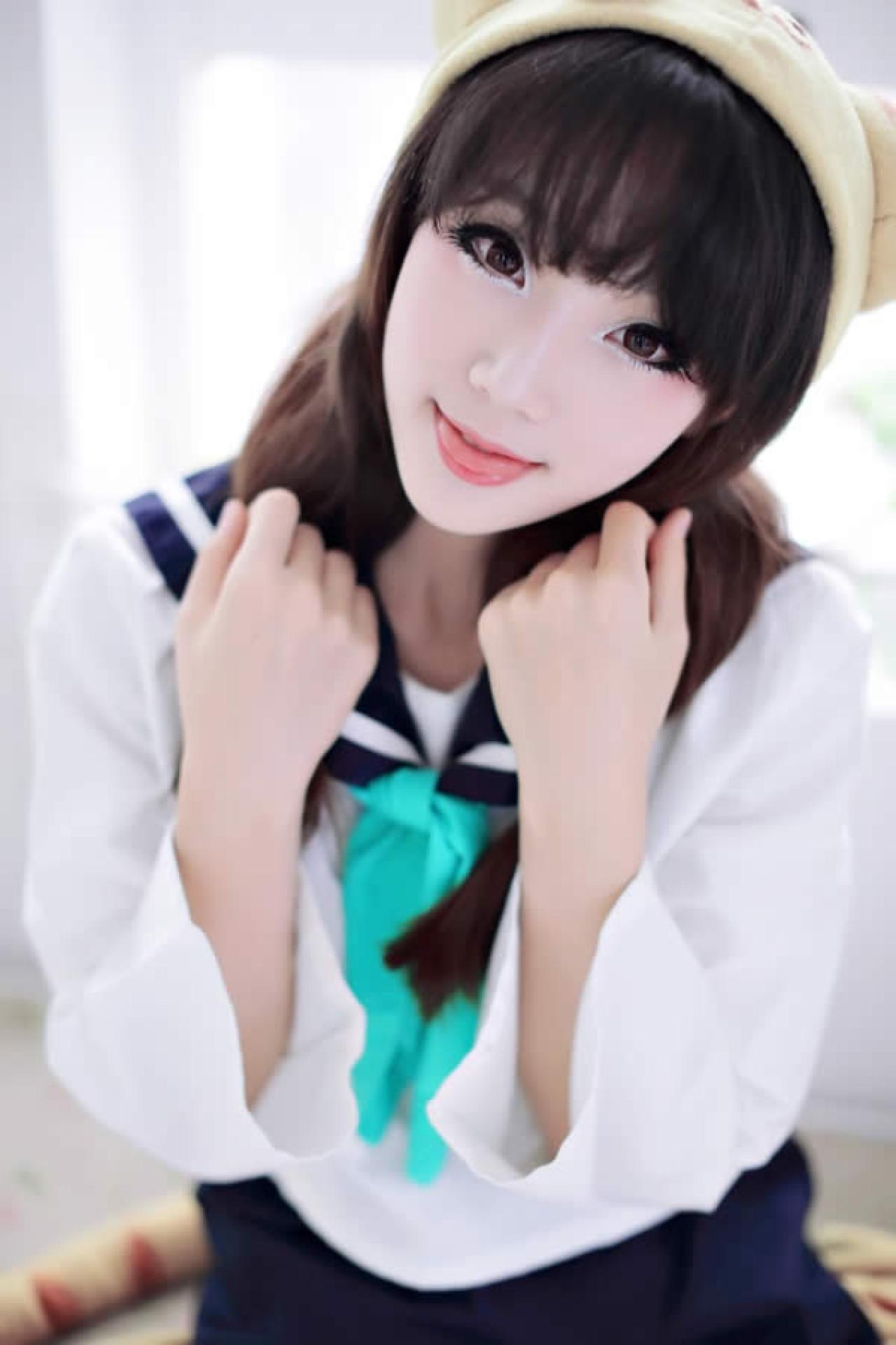 M酱轻咬舌头扮可爱