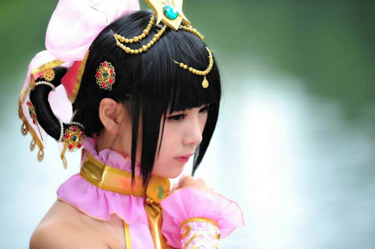 七秀萝莉Cosplay小梓酱的侧脸特写