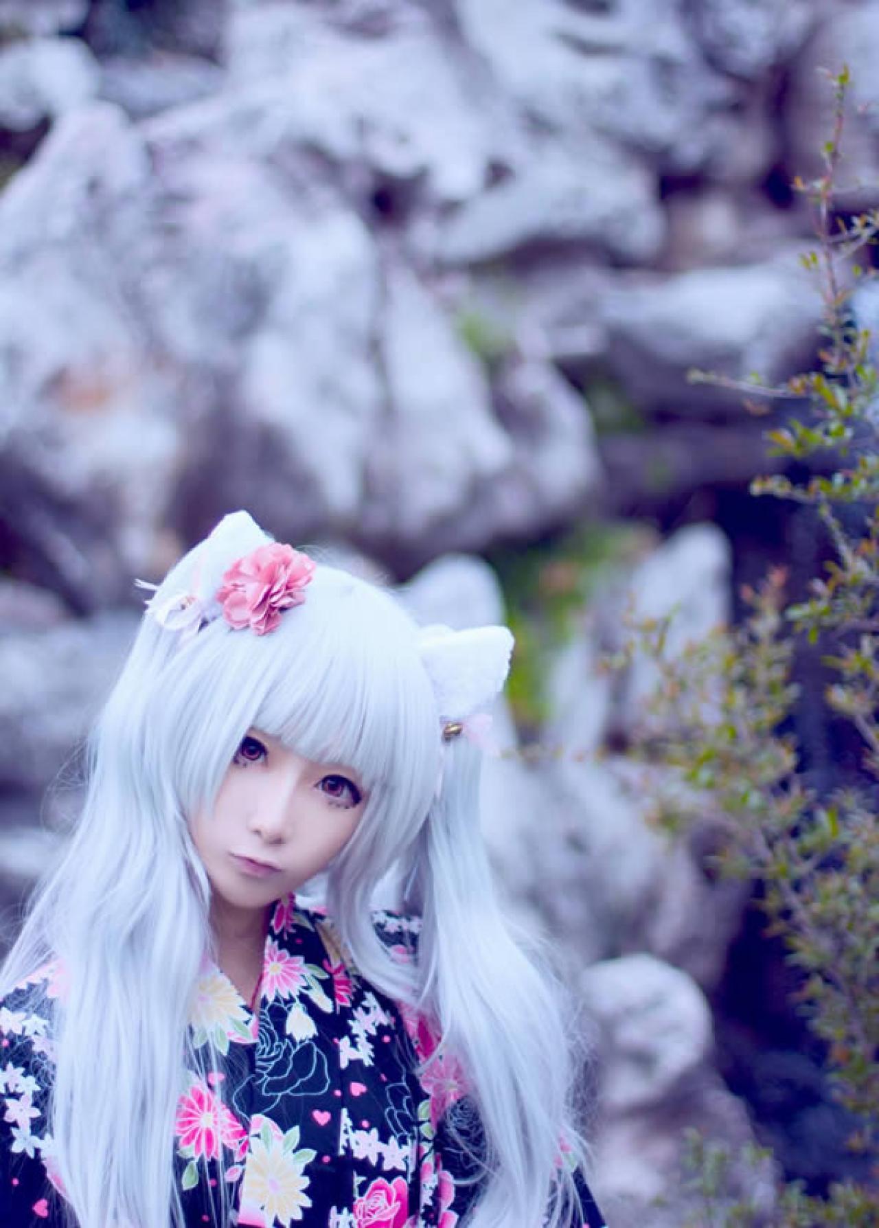 咩咩球微微侧头上半身