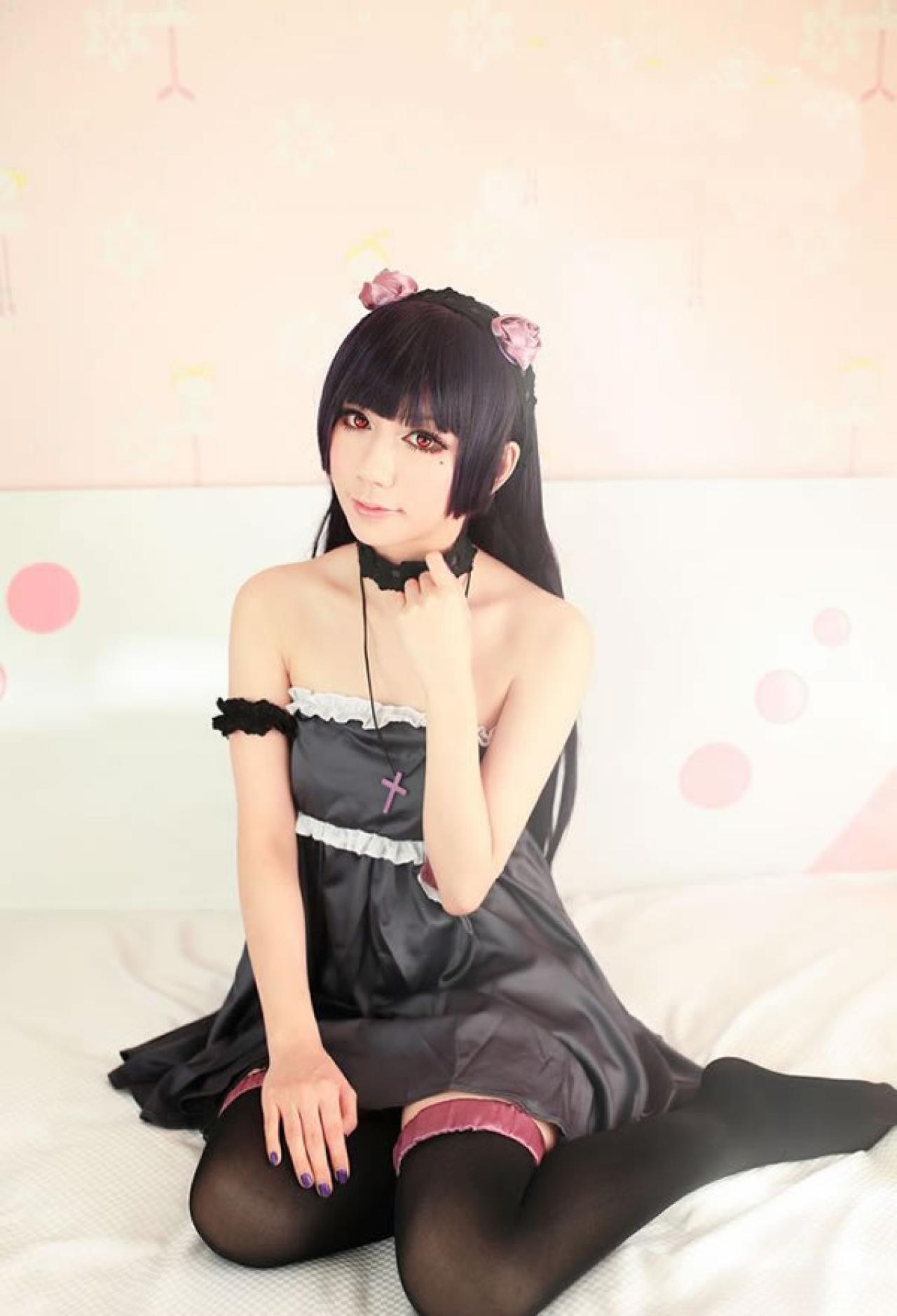 Rin小喵Apple扮演五更琉璃轻轻摆正自己装饰项圈