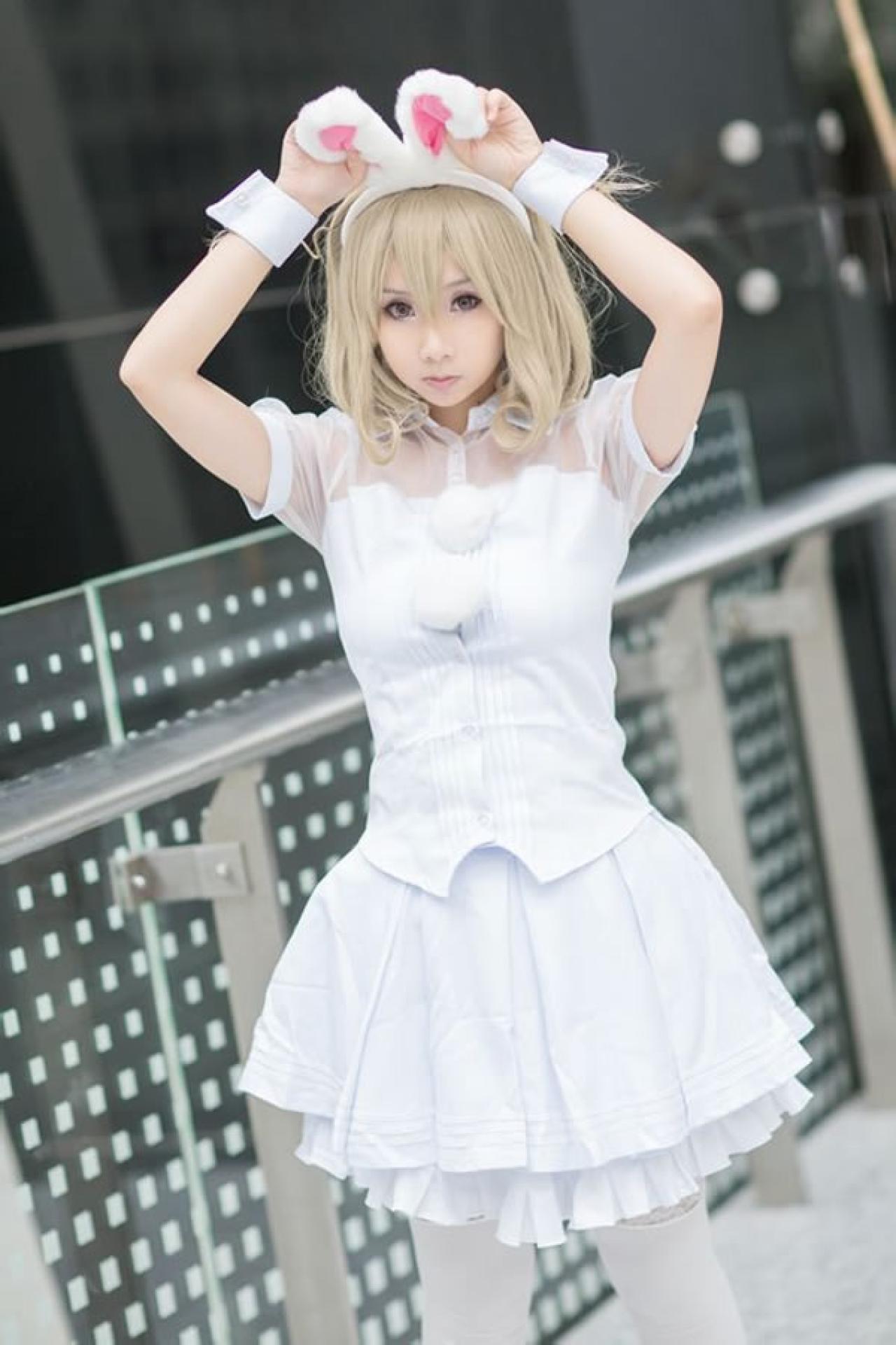 魔法少女小媛SH扮演锁锁美双手捏住兔耳朵嘟嘴卖萌