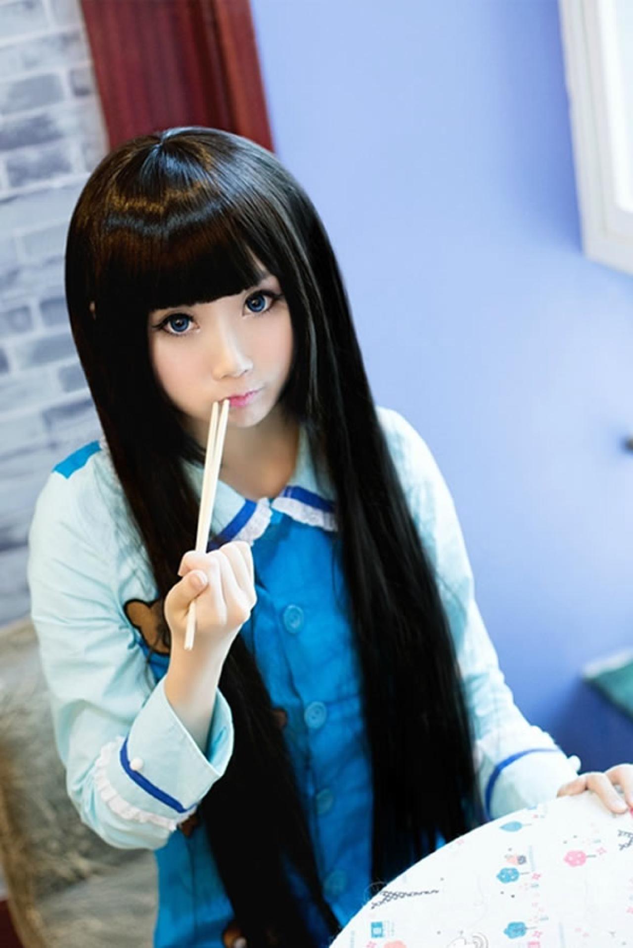 魔法少女小媛SH扮演神的记事本爱丽丝正在很专心的吃着吃青葱拉面（没有放面 叉烧鸡蛋）