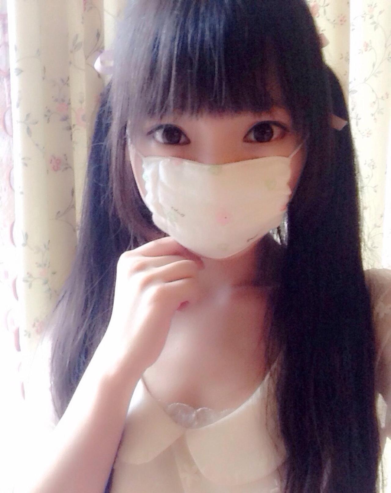 咬人猫xs戴上口罩的样子