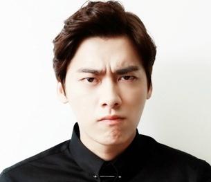 眉毛都快立起来了，霸气侧漏