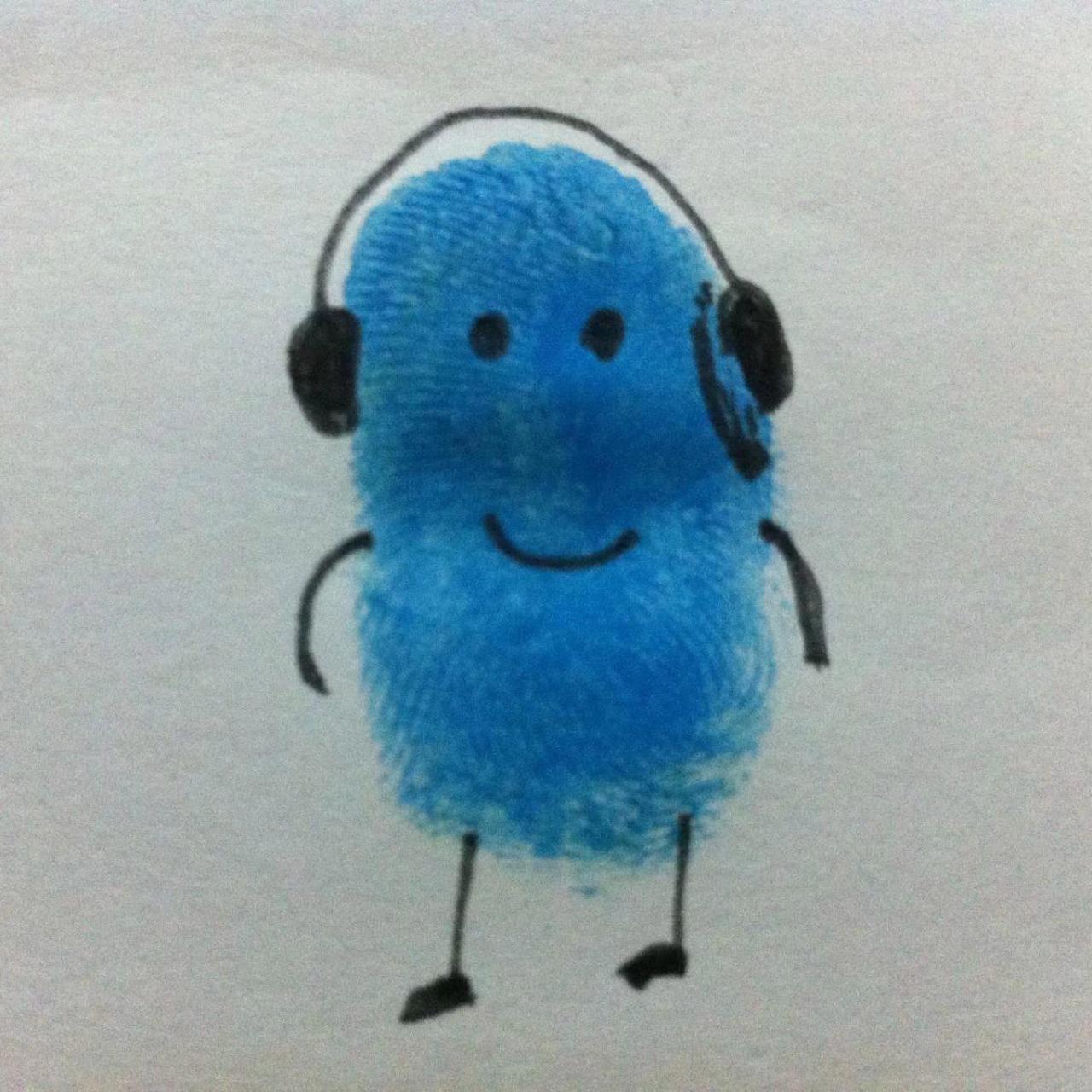 正在听歌的蓝色指纹画小人