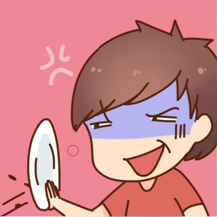 情侣头像男生：用盘子挡住女友的西瓜子