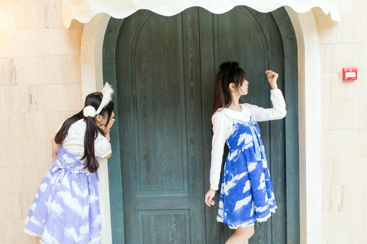 尾喵“偷”看许夏幽“高傲”的背影