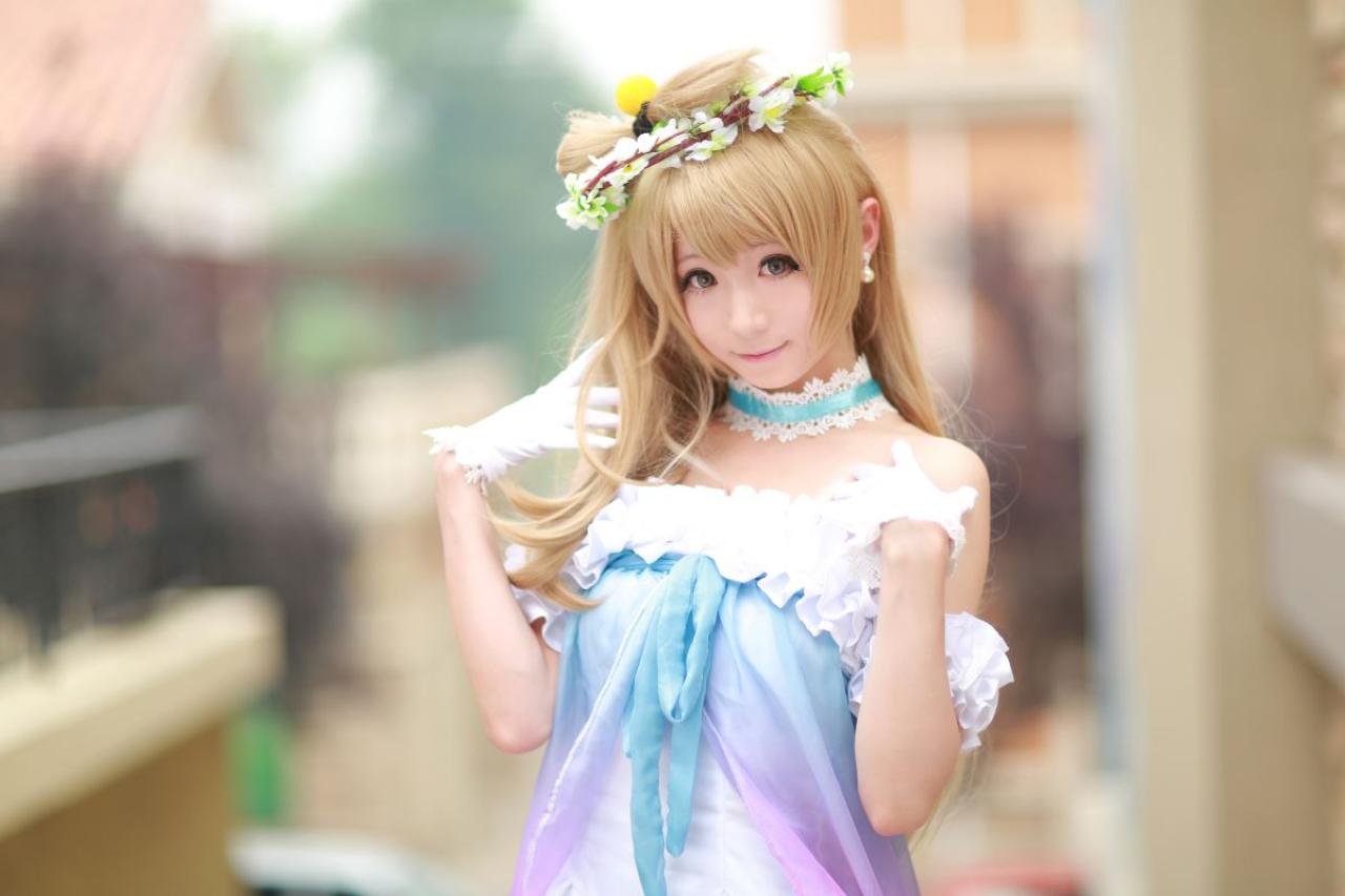 Meter扮演南小鸟上半身正面照