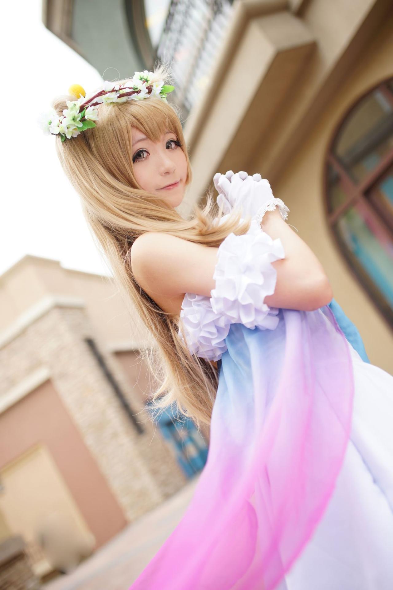 Meter扮演南小鸟双手抱拳