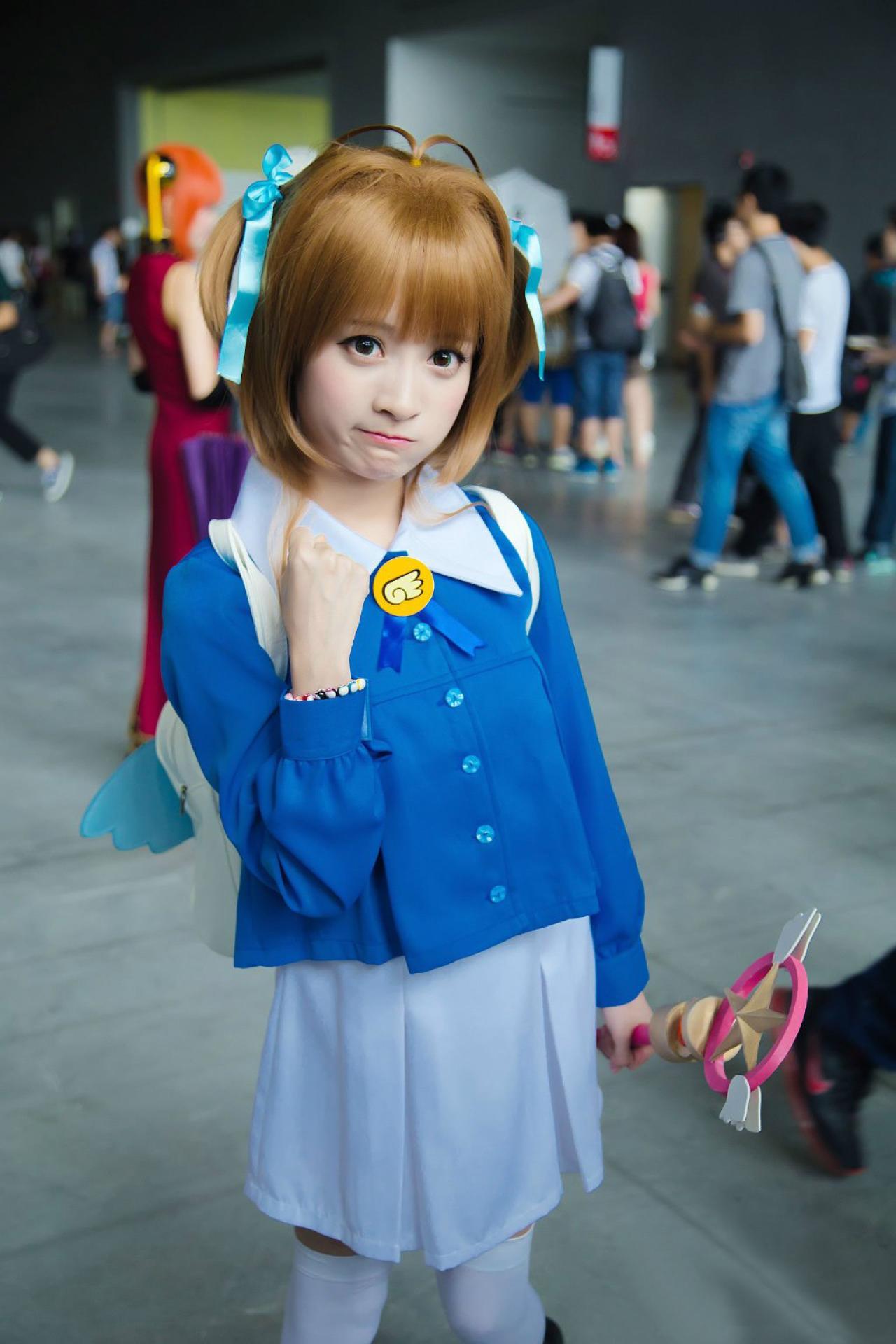 橘子酱sama扮演木之本樱握拳信心满满的样子