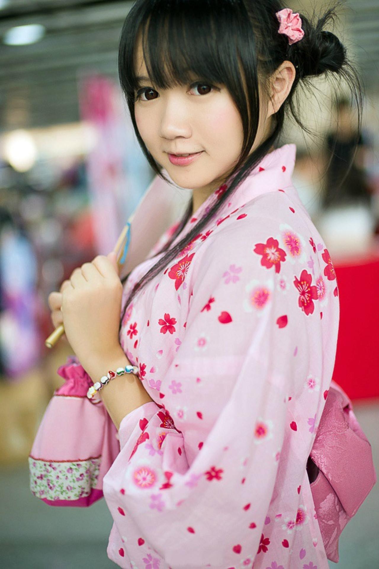 小龟持扇 上半侧身照 新叶-何树荣拍摄