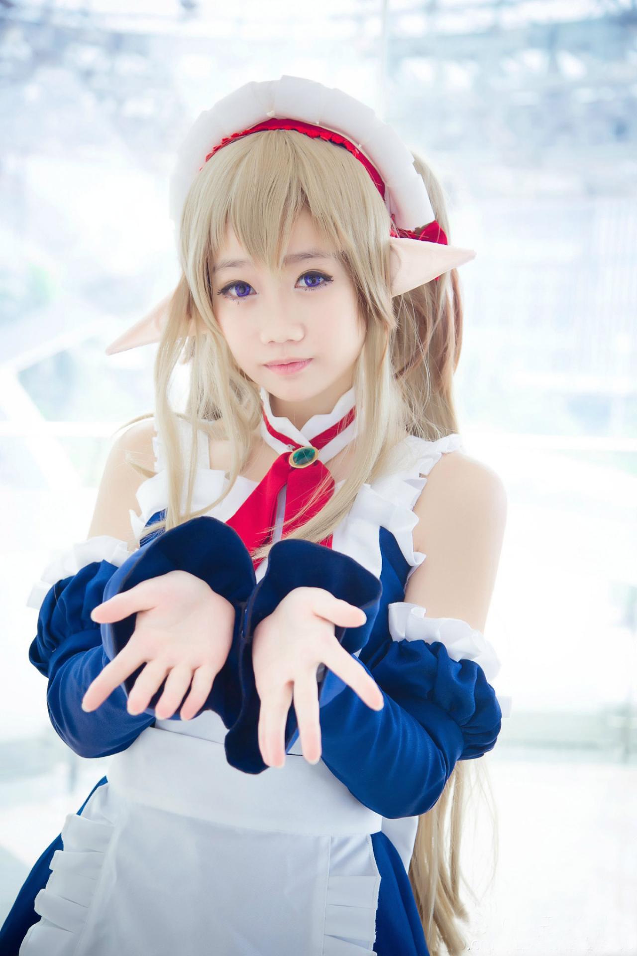 夏日蚊蚊软趴趴伸出双手的动作