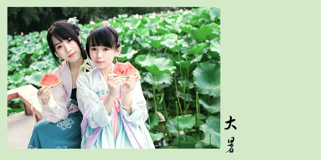 青木熊和修老虎坐在莲花池旁吃西瓜 主题：大属