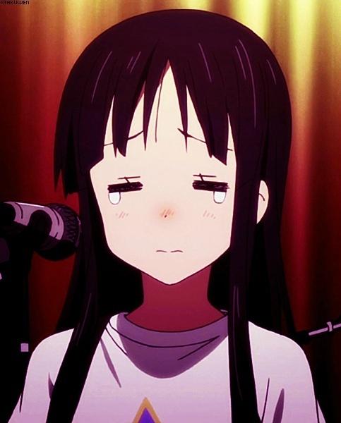 秋山澪在演唱会的现场默默地流下了眼泪