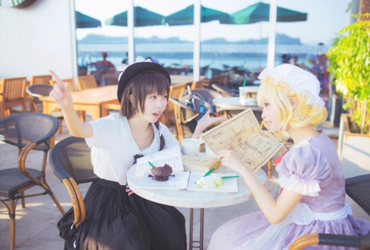 莲子长大嘴巴，指着天空