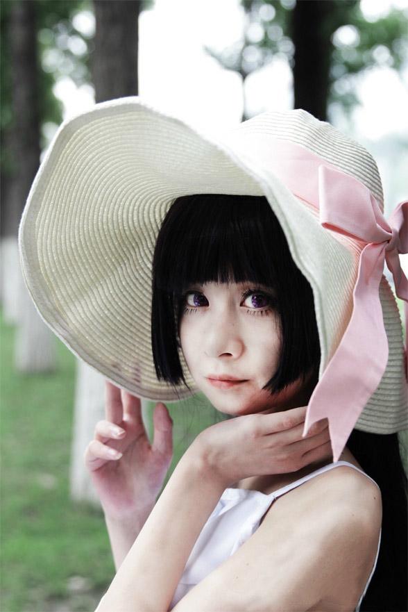 桃小陌扮演黑猫扶着颈部上半身特写