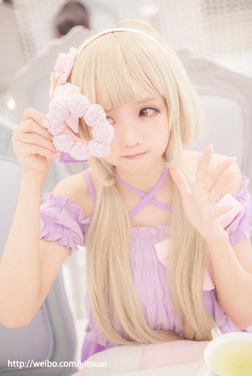 小哀扮演双叶杏嘟嘴卖萌