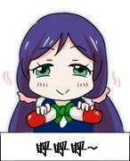 东条希拿着两个胶囊：呼呼呼~