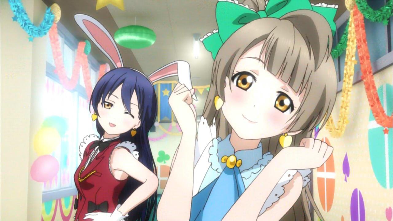 LoveLive!动画中南小鸟歪着头的姿势，与橘猫汰的场拍作对比