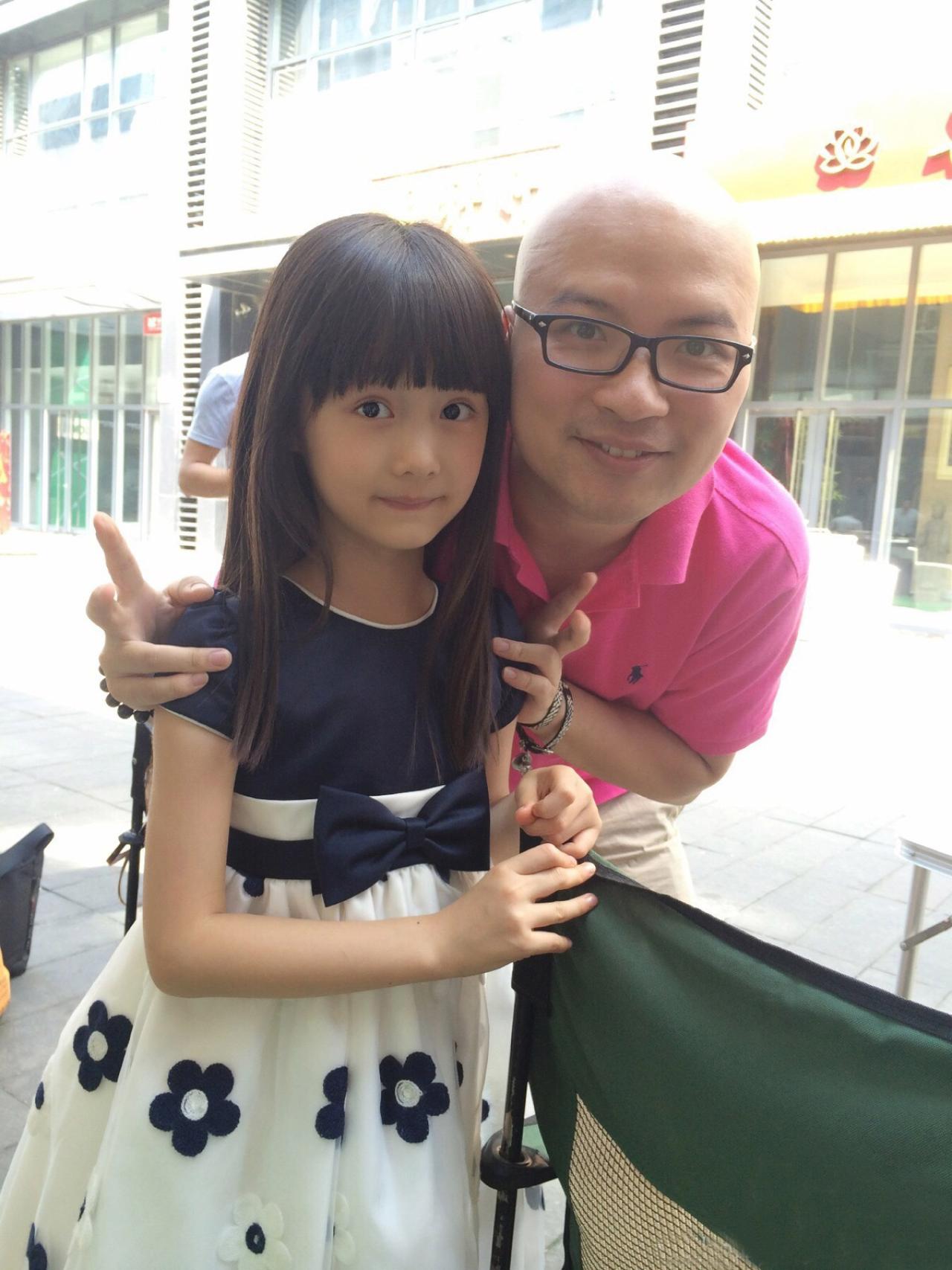 纪姿含和《万万没想到》导演叫兽易小星合照