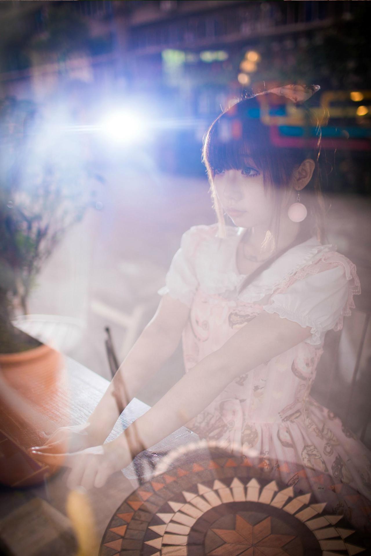 圆辛子沐浴在夜色中