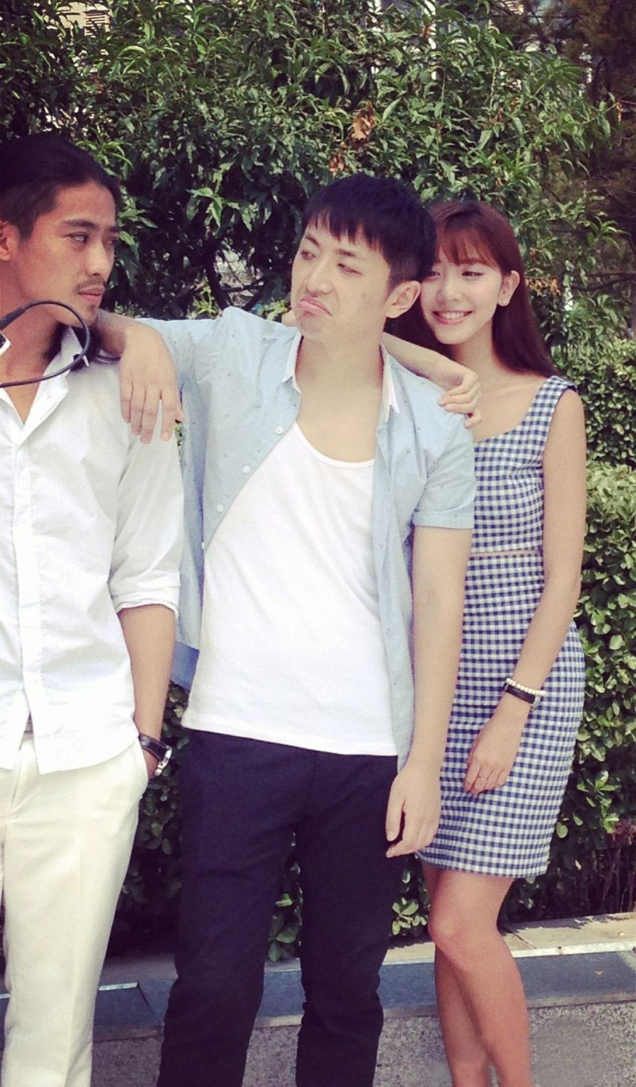 男神扮演者仲尼Johnny、白客和李梦颖合照