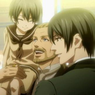 夏尔父亲、爷爷和孩子们在一起