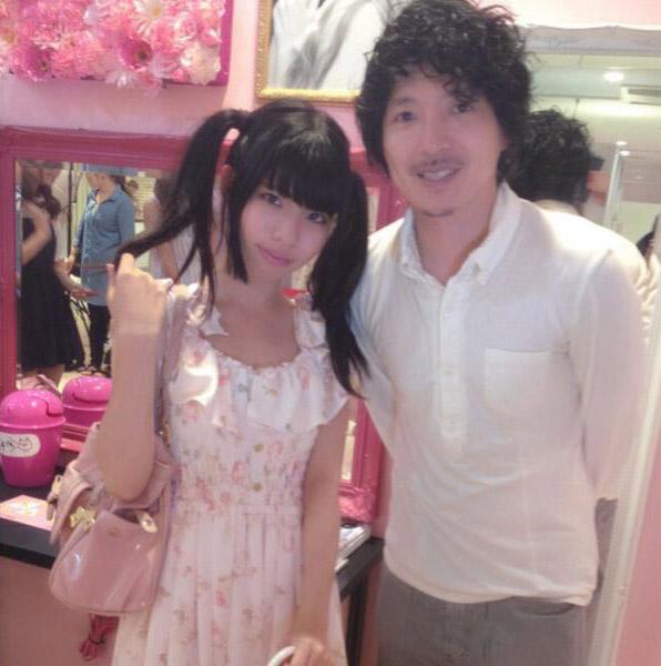 柚莉亞和船洲白色衬衫的大叔古谷完成先生