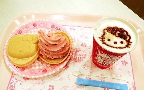 HelloKitty巧克力奶茶和甜点