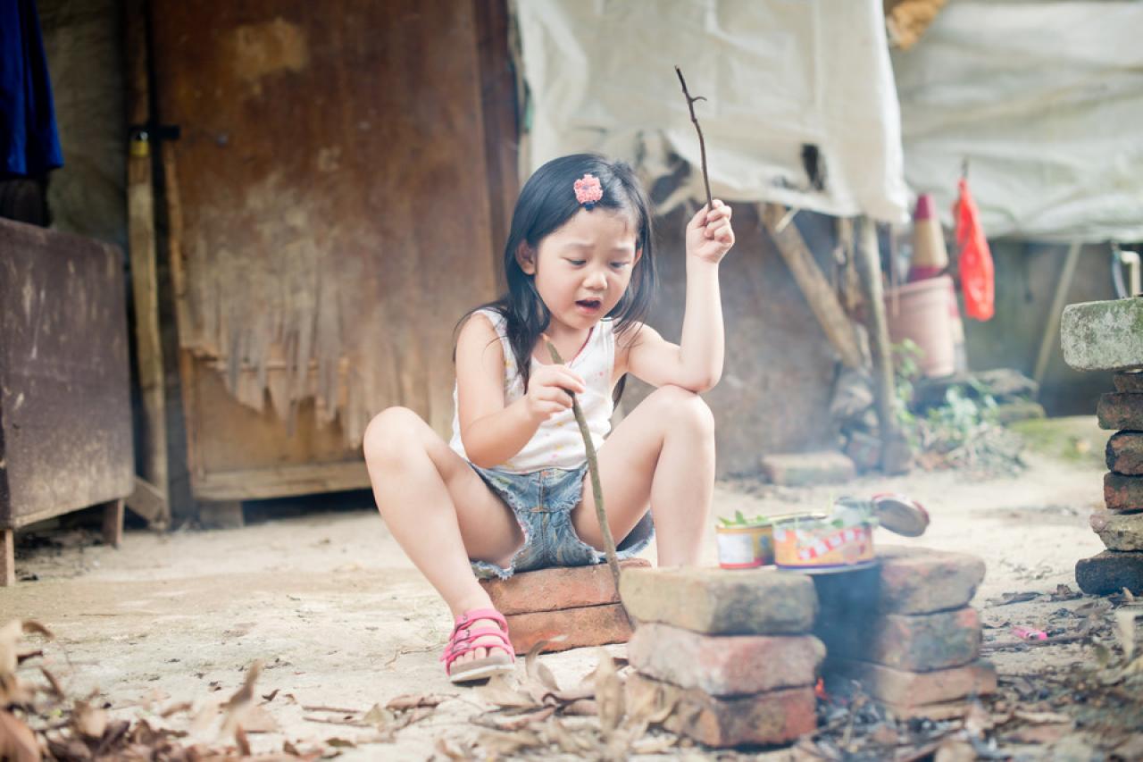 哇，火焰出来啦，好可怕，诗诗吃惊的样子