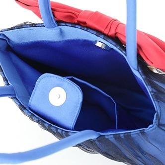 蓝色柯南挎包的里面