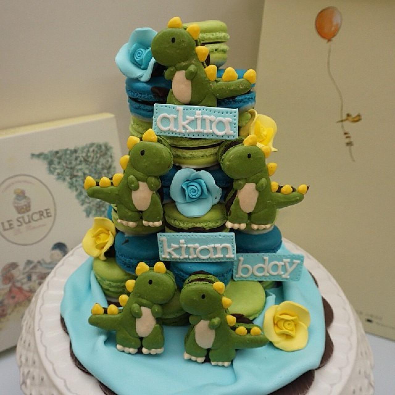 送给孩子的哥斯拉小怪兽马卡龙生日蛋糕