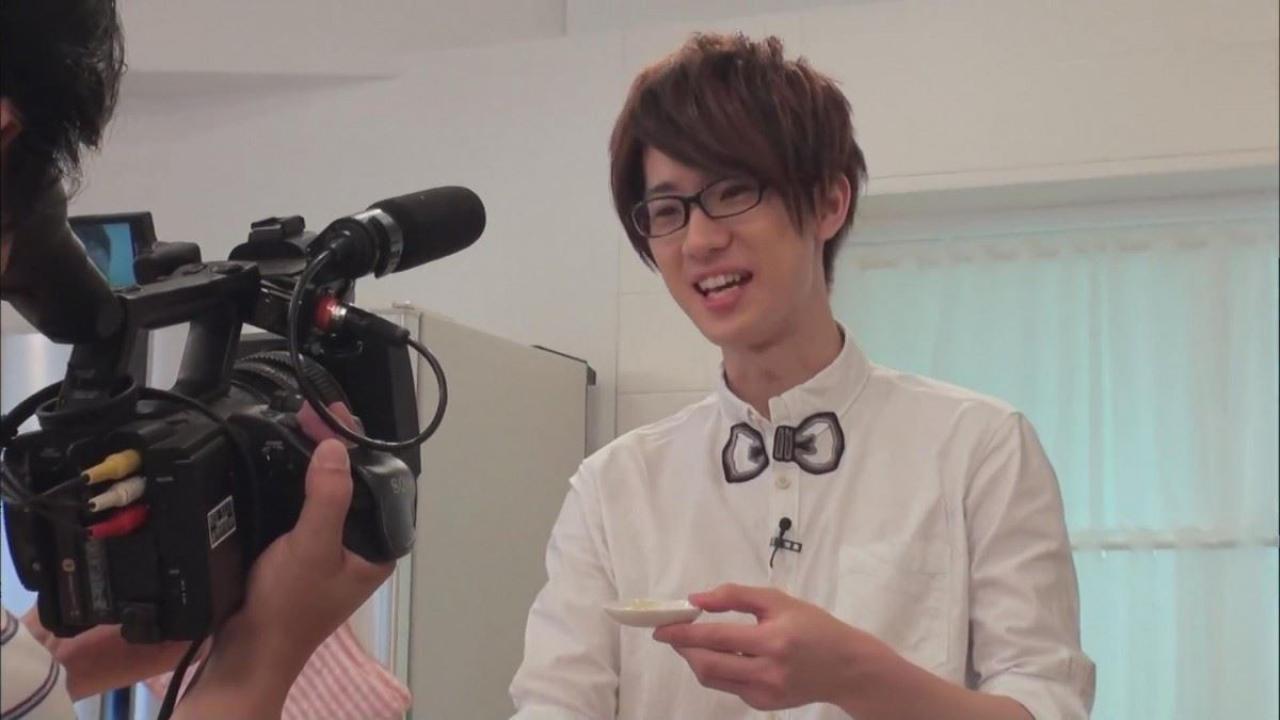 对着镜头说，非常好吃