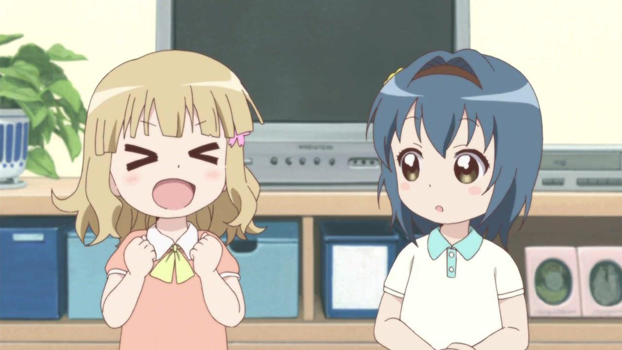 大室花子闭眼双手举起激动地发言