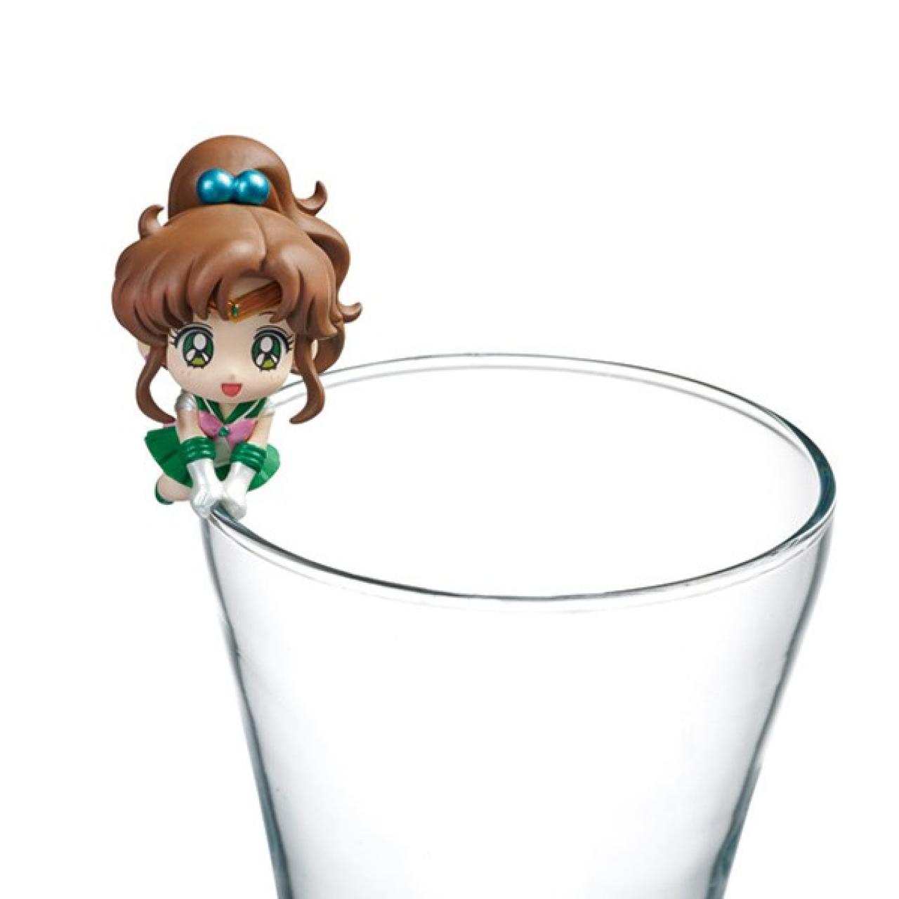 骑在杯子上的木野真琴手办