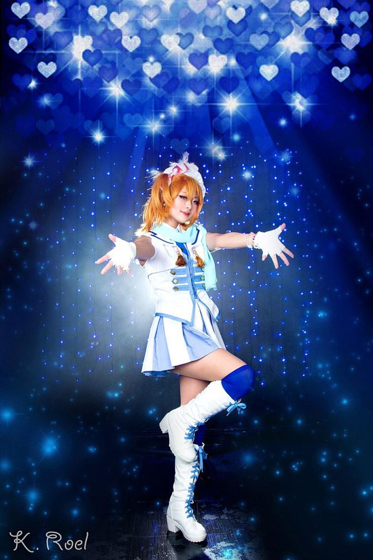 高坂穗乃果双手伸出，敞开怀抱