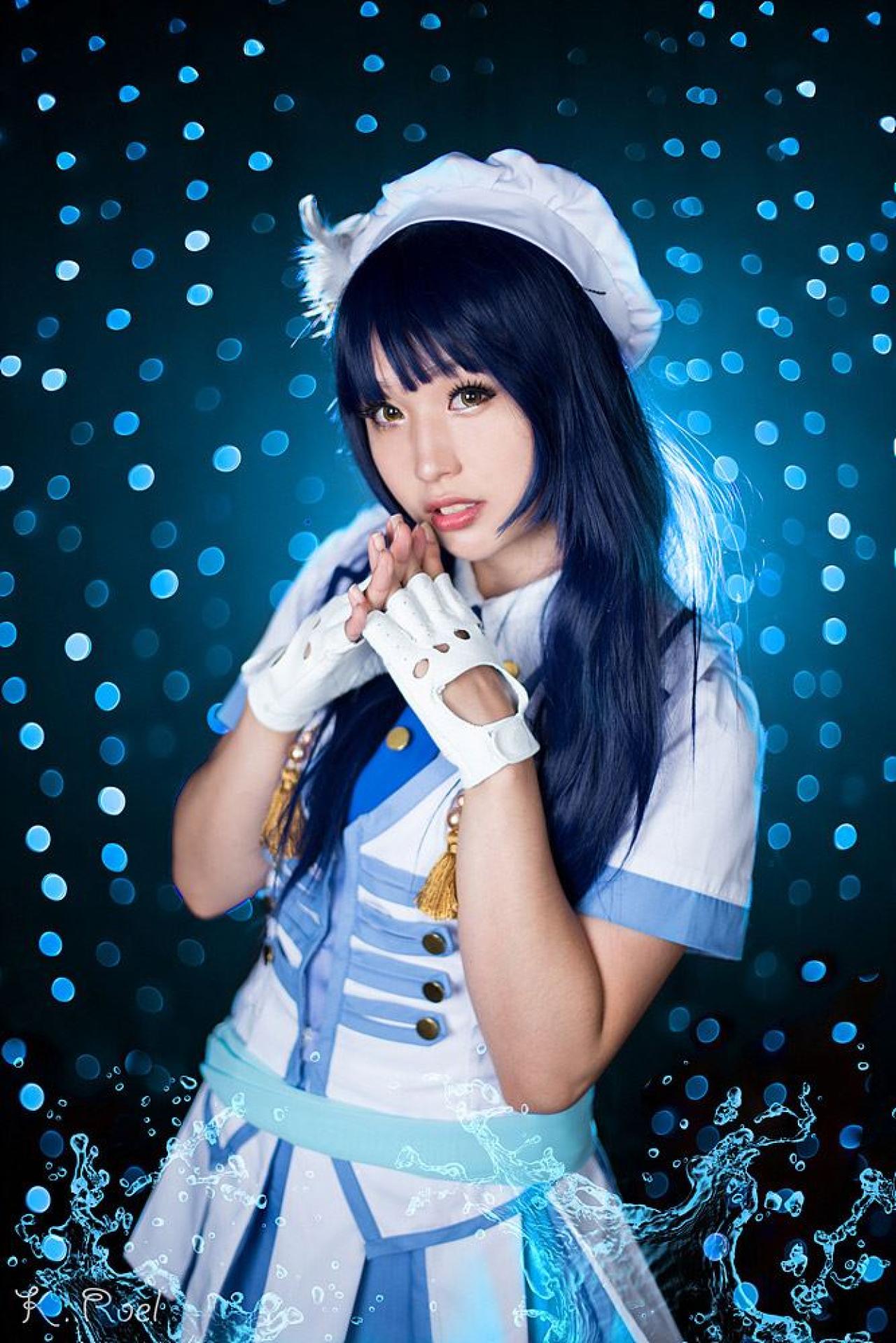 园田海未双手交叉放在胸前